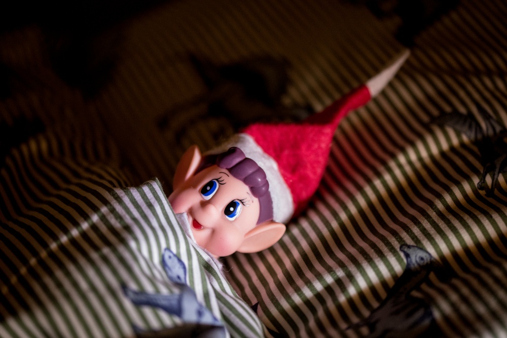 The Elf On The Shelf Le Lutin Farceur De Noel Qui Va Amuser Vos Enfants Top Produits Bebe