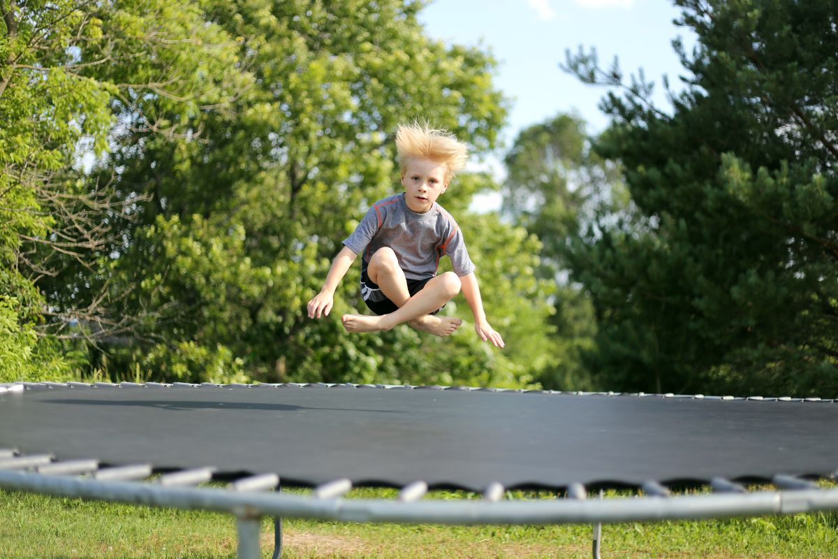 Trampoline Partir De Quel Ge Tout Ce Qu Il Faut Savoir